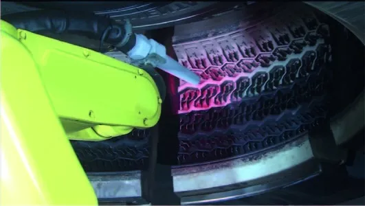 Using a Dry Ice Blaster to clean tire moulds